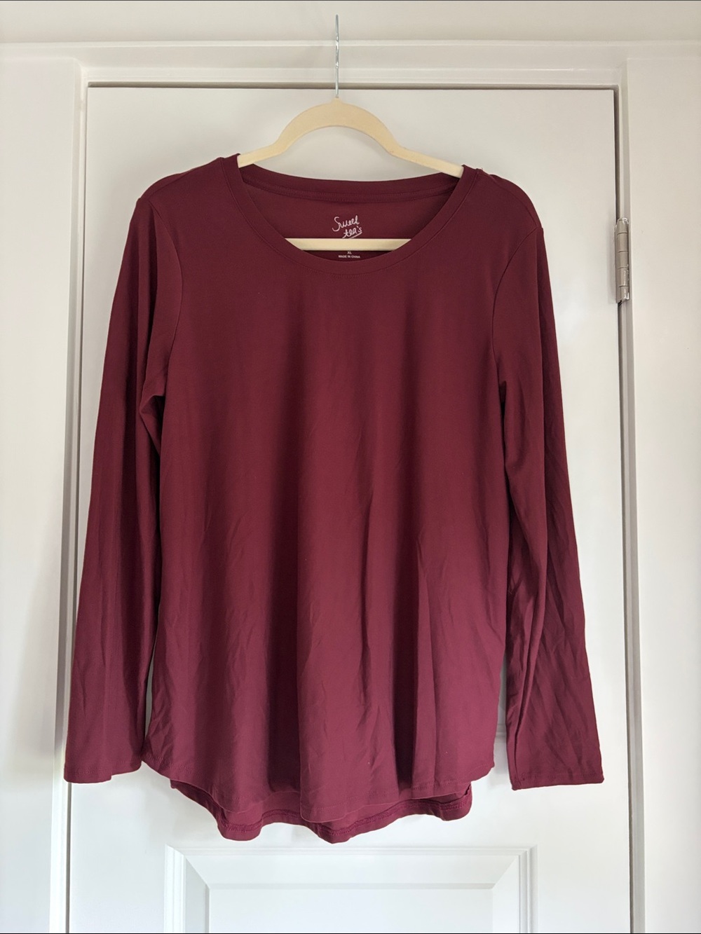💙 Pink Rose Long-Sleeve Scoop Neck Top - Burgundy